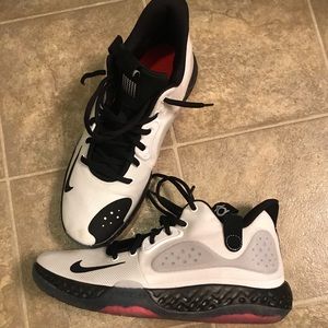 Men basketball shoes